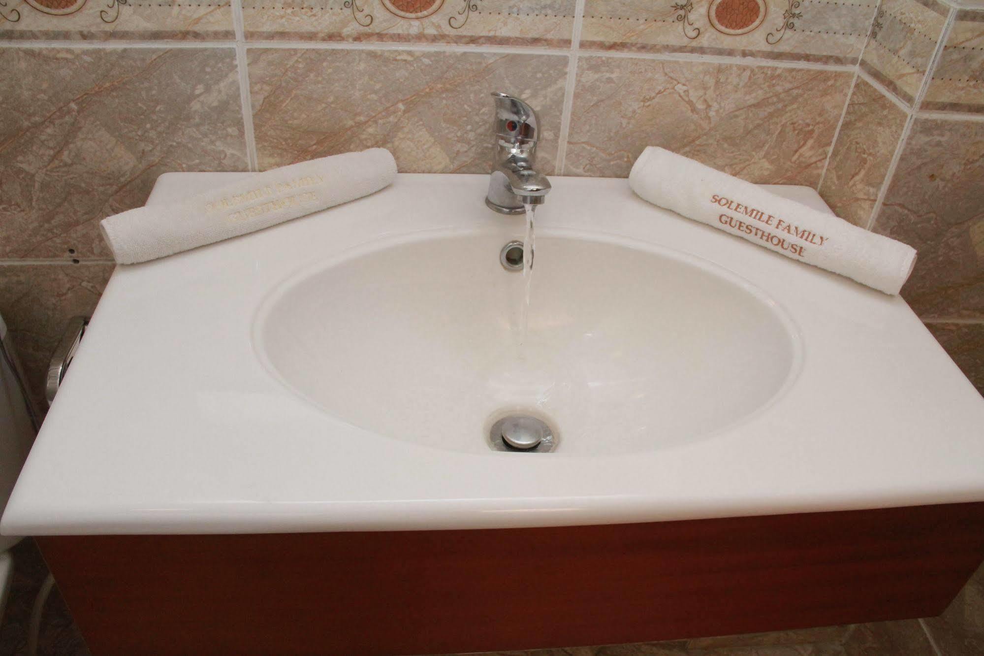 Solmile Family Guest House Addis Ababa Ngoại thất bức ảnh